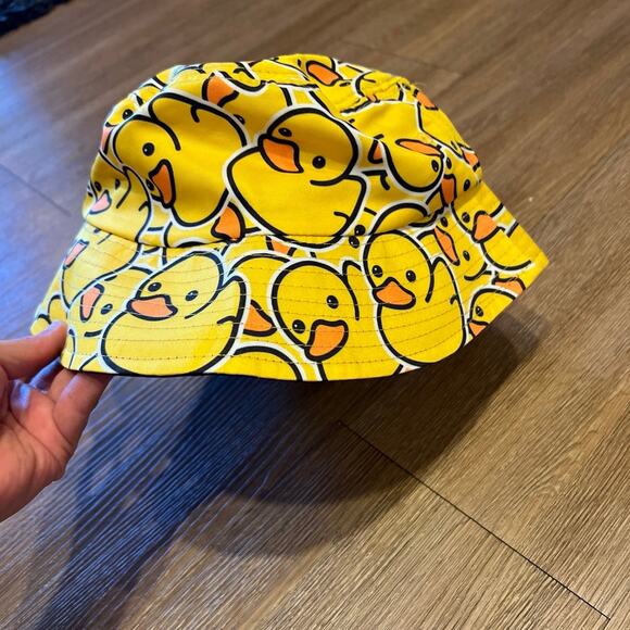 Rubber ducky hat (bin 3 ) - Picture 2 of 4